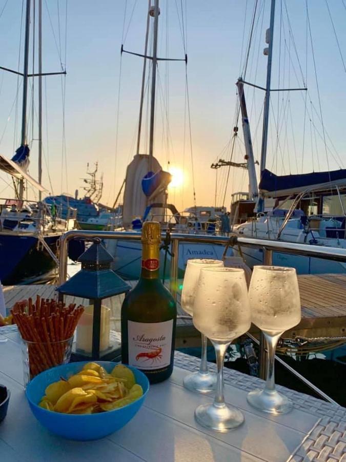 Hotel Houseboat Seabreeze Alghero Esterno foto